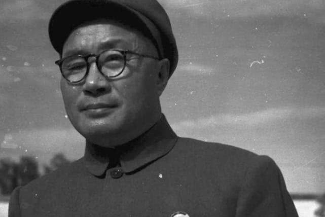 有12个老婆的军阀，朱德救过他一命，刘伯承却拒