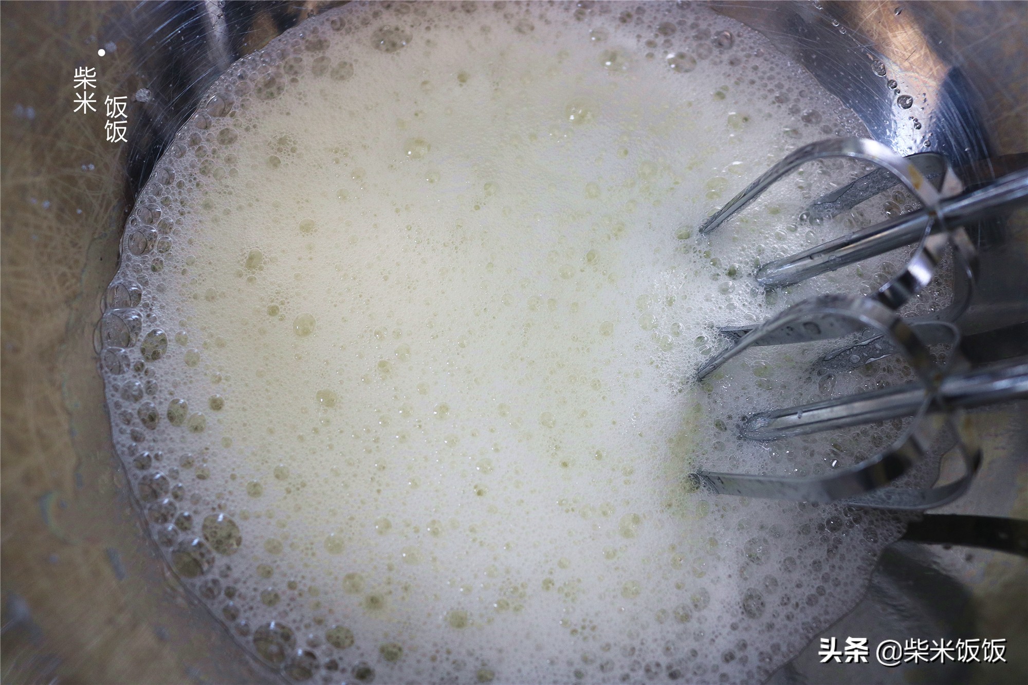 4個雞蛋，一瓶奶油，教你做孩子喜歡的盒子蛋糕，好看又好吃