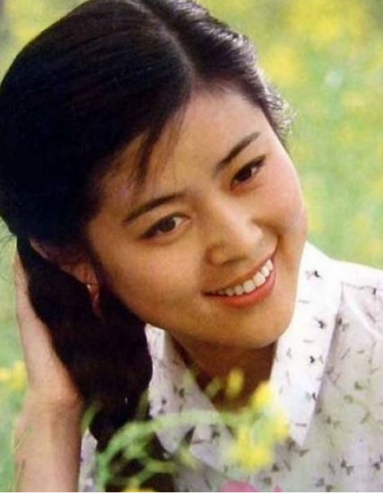 倪萍的坎坷情史，一生5个男人，只有郭达和陈凯歌最让她刻骨铭心