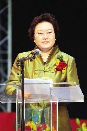 谁说女子不如男，中国又一位巾帼女英雄！