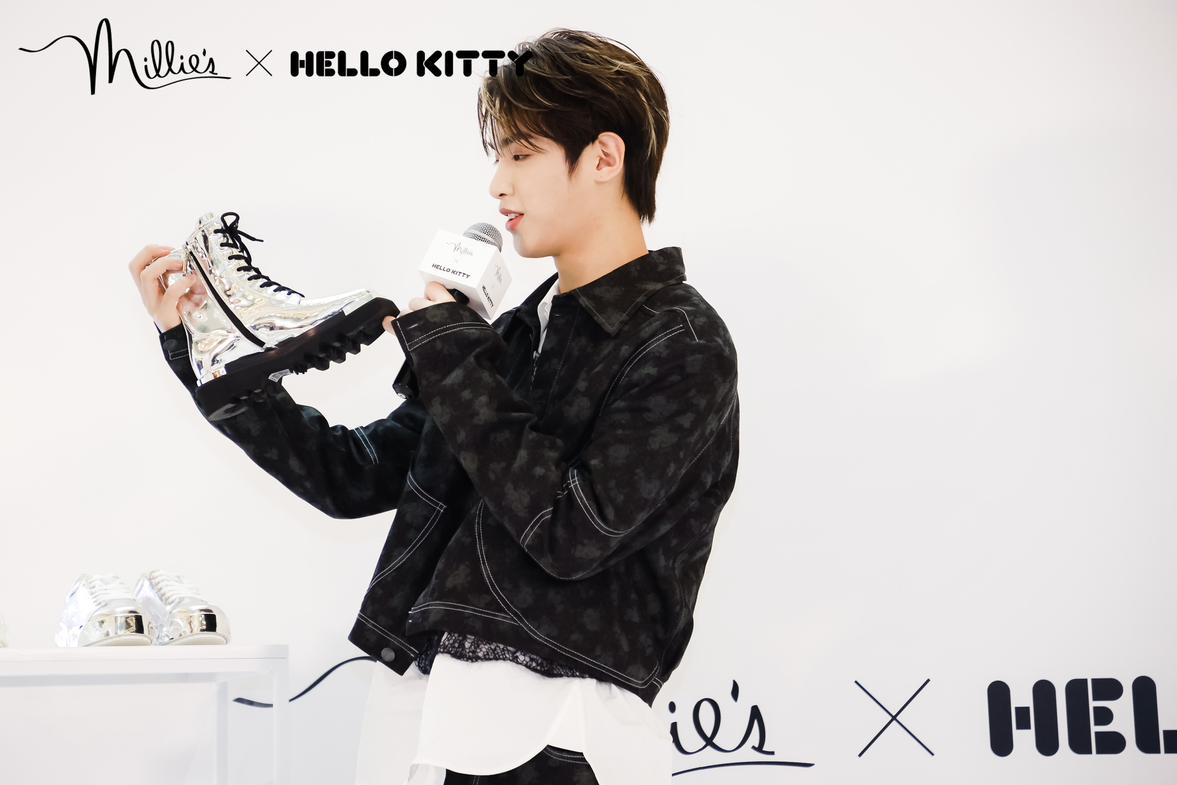 黄明昊空降成都与HelloKitty一起开启妙丽奇妙之旅