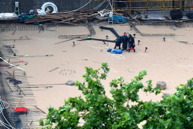 郑州暴雨灾后重建进行中，各国政要发来慰问，海内外华人纷纷捐款