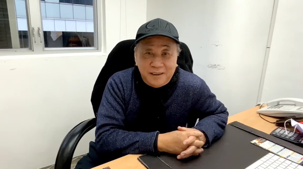 露面|78岁夏雨携子露面 满脸褶子下巴连脖子曾因儿子见女友生气一年