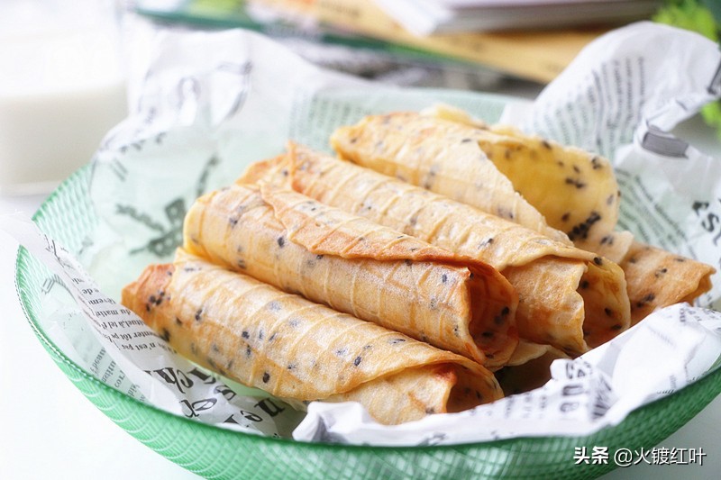 自己在家做蛋卷，香脆可口，碎屑也不舍得浪费，满足感爆棚