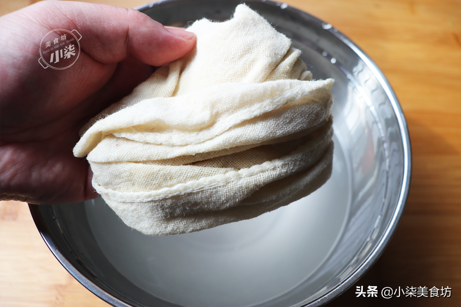 饅頭吃不完別直接放冰箱，教你2個訣竅，放一個月都新鮮不干硬