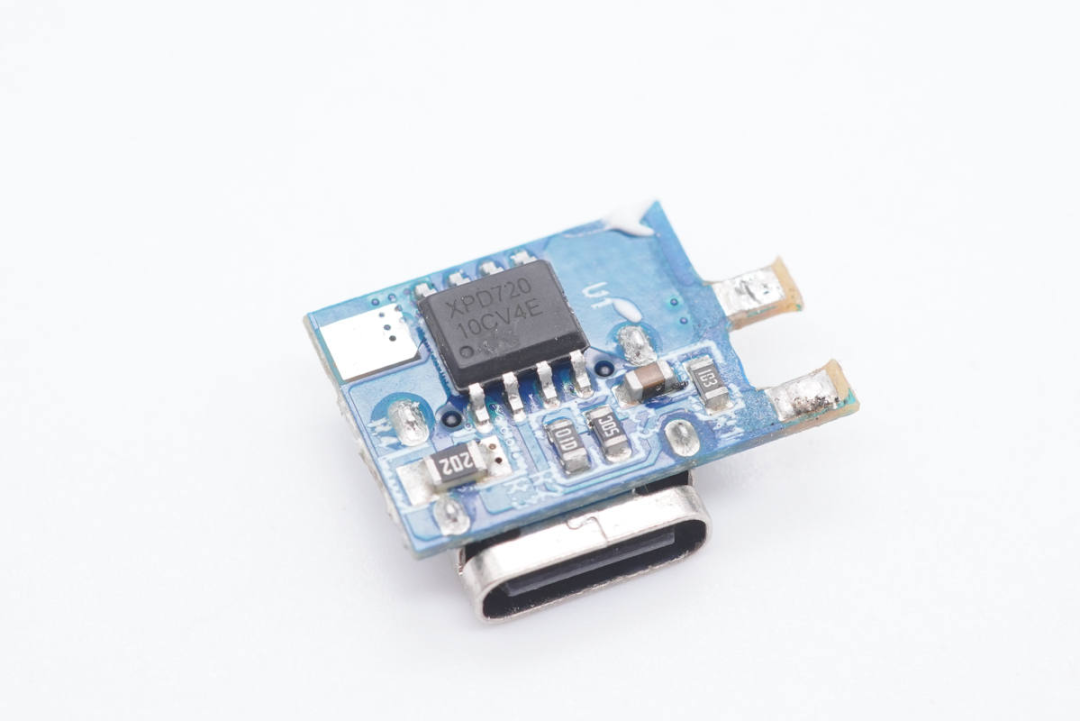 迷你机身，内置高集成电路，这款20W PD快充设计绝了