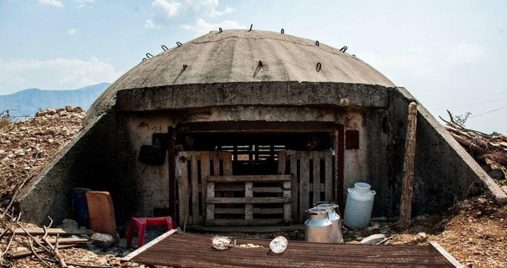 距离中国仅900公里，竟挖通万座军用碉堡，偷偷藏着2千枚洲际导弹