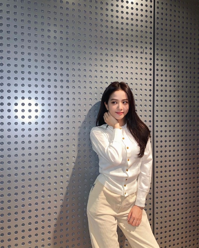 清新又美丽的小可爱套装，春季这么穿，年轻又