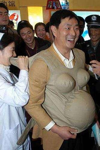 67岁老艺术家濮存昕，驼着背为学生讲课！女儿结