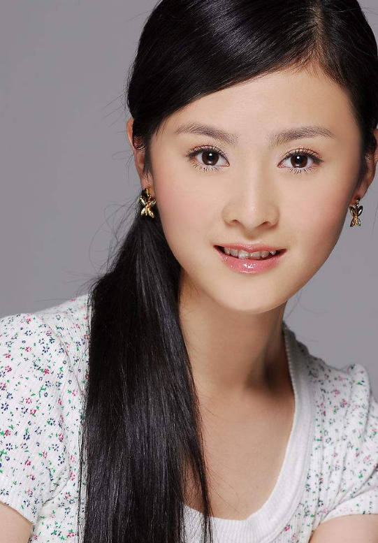 沈腾老婆胖出美丽境界，面对镜头大方自信，解