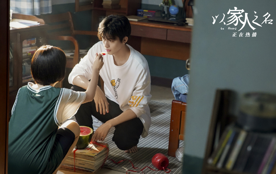 爱情|《以家人之名》亲情变爱情线 明月先后暗恋兄弟俩，但官配早有暗示