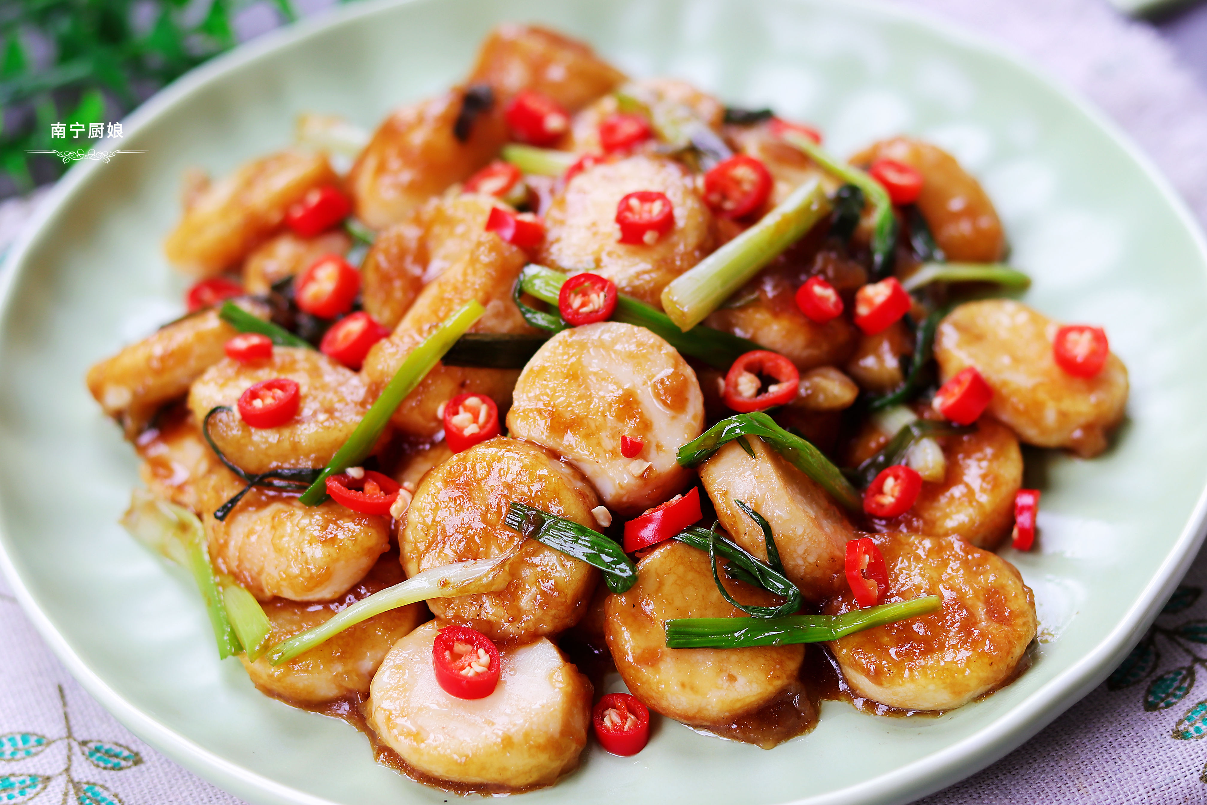 燒日本豆腐時加入一把蔥，沒想到如此美味，不愧是老保姆的拿手菜