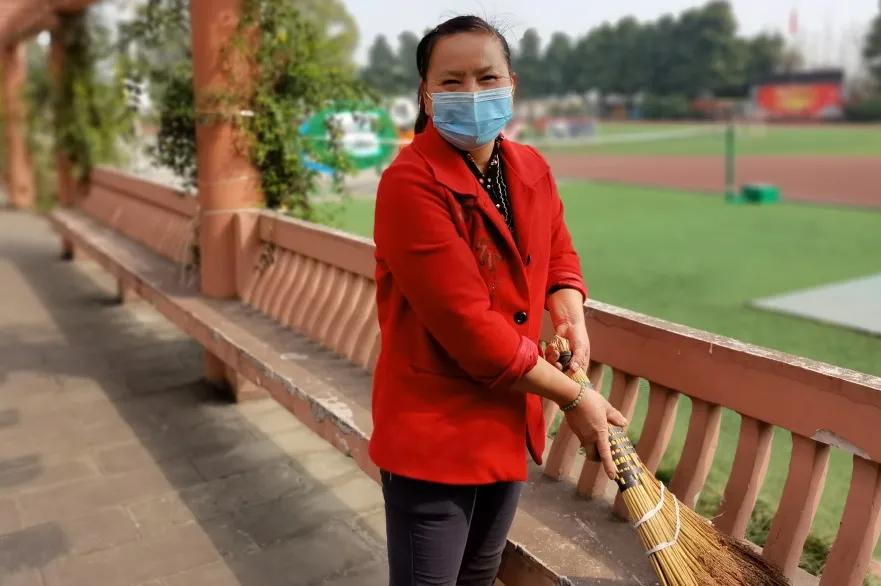 老师，您笑起来真好看——记双流区金桥小学“三八”妇女节活动