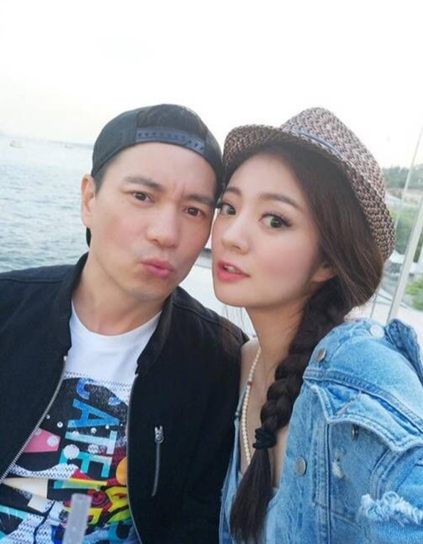 安以轩女儿越长越好看，眉眼间酷似富豪爹，坐在副驾驶上为66庆生