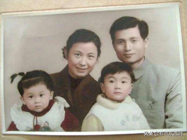 23岁未婚先孕，26岁二婚，“七仙女”严凤英3段坎