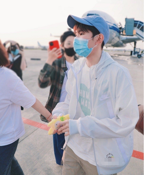 《向往的生活》欧阳娜娜崩溃痛哭，张子枫缩在