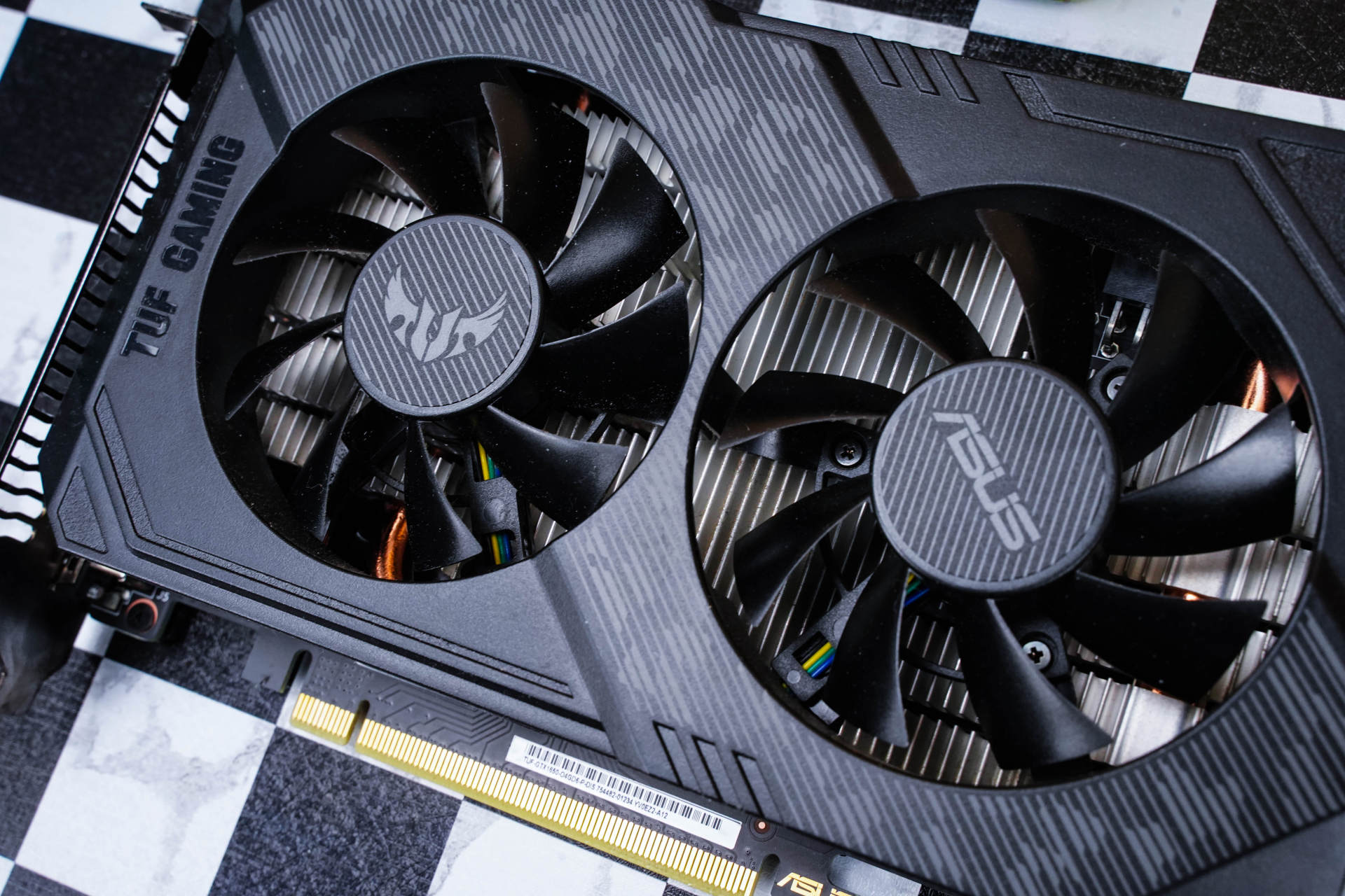 办公电脑也要高颜值，帮闺蜜组装电脑，我自己却爱了