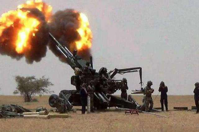 印度掏出国产155毫米重炮，试射时突然炸膛，4名