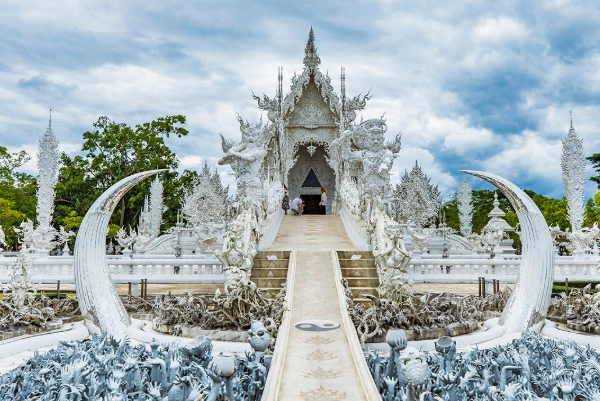 泰国“最梦幻”的白庙，洁白如琼楼玉宇，近看