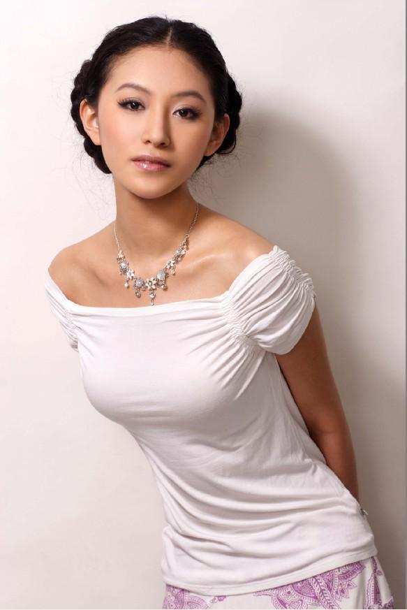 李诚儒住豪宅娶娇妻，儿子却辍学、买不起房，