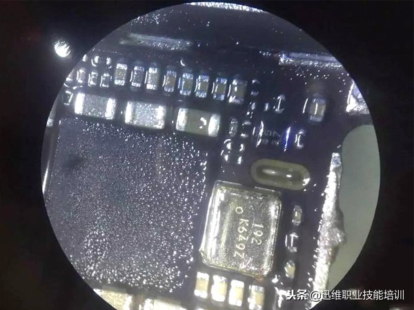 苹果iPhone7启动重新启动卡白苹果，进不了系统，有这工作经验不害怕再被坑