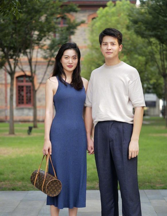 美女穿搭：迷茫时像一只漂泊太久的船，彼岸浓