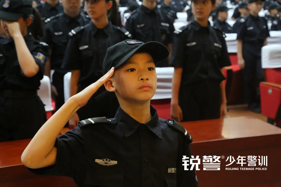 锐警少年警训夏令营：成长，就是不断突破自己