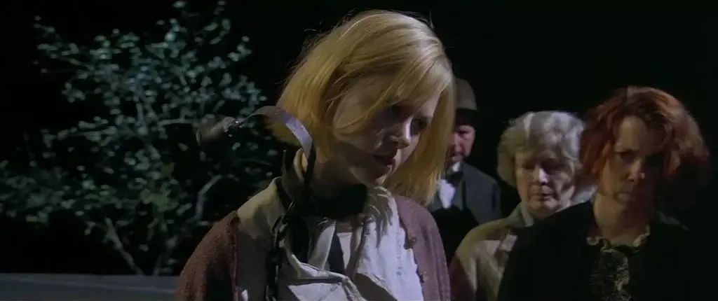 全片没有一个好人！这部电影《狗镇》，揭开了