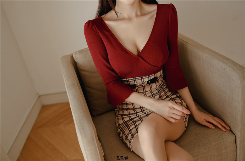 孙允珠:赤霞珠红酒愠色扇叶蝶形衣裙