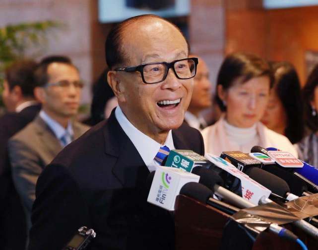 哥哥身家千亿，妹妹70多岁仍在工厂干活，靠双手赚得上亿财富
