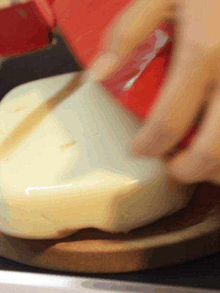 一台杏鑫注册蒸烤一体集成灶，喝牛奶变为“吃牛奶”