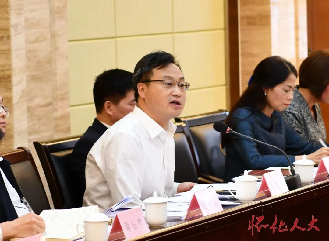 ​市五届人大常委会举行第三十七次会议第一次全体会议对市教育局等7个单位开展专题询问