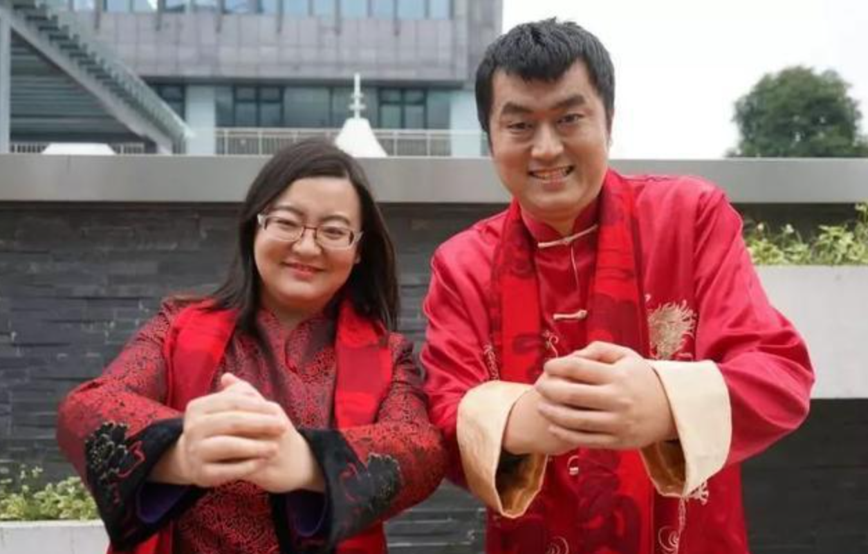 公开叫板郭德纲，暗讽苗阜没文化，交大博士李宏烨现在怎么样了？