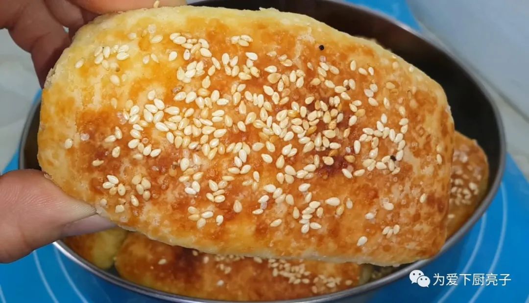 1斤麵粉，1勺白糖，掌握3個技巧，新手也能一次成功，香酥又好吃