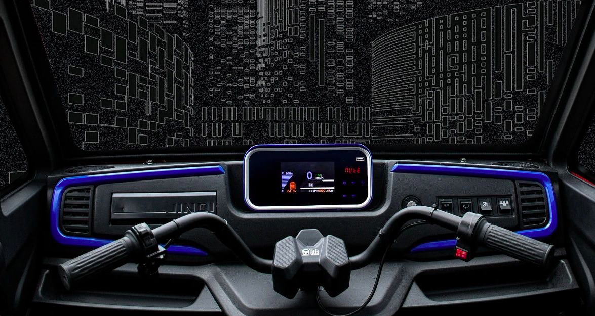 这2款电动三轮车，空间大配置全，冬天出行还带暖风