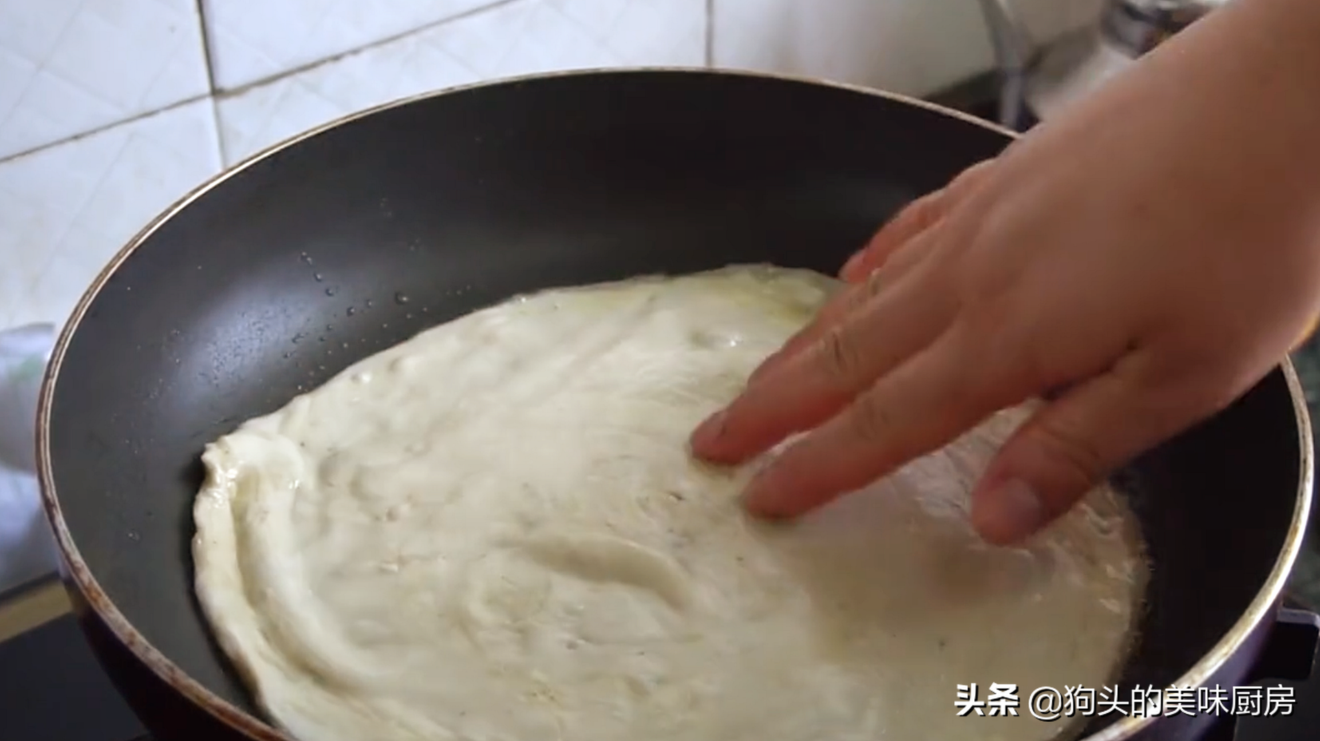 手抓餅家常做法，不用揉麵，外酥裡軟，和外面賣得一樣好吃