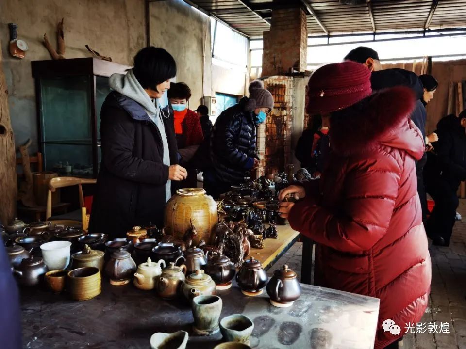 敦煌画院朴窑新年首窑烧出380多件柴烧作品