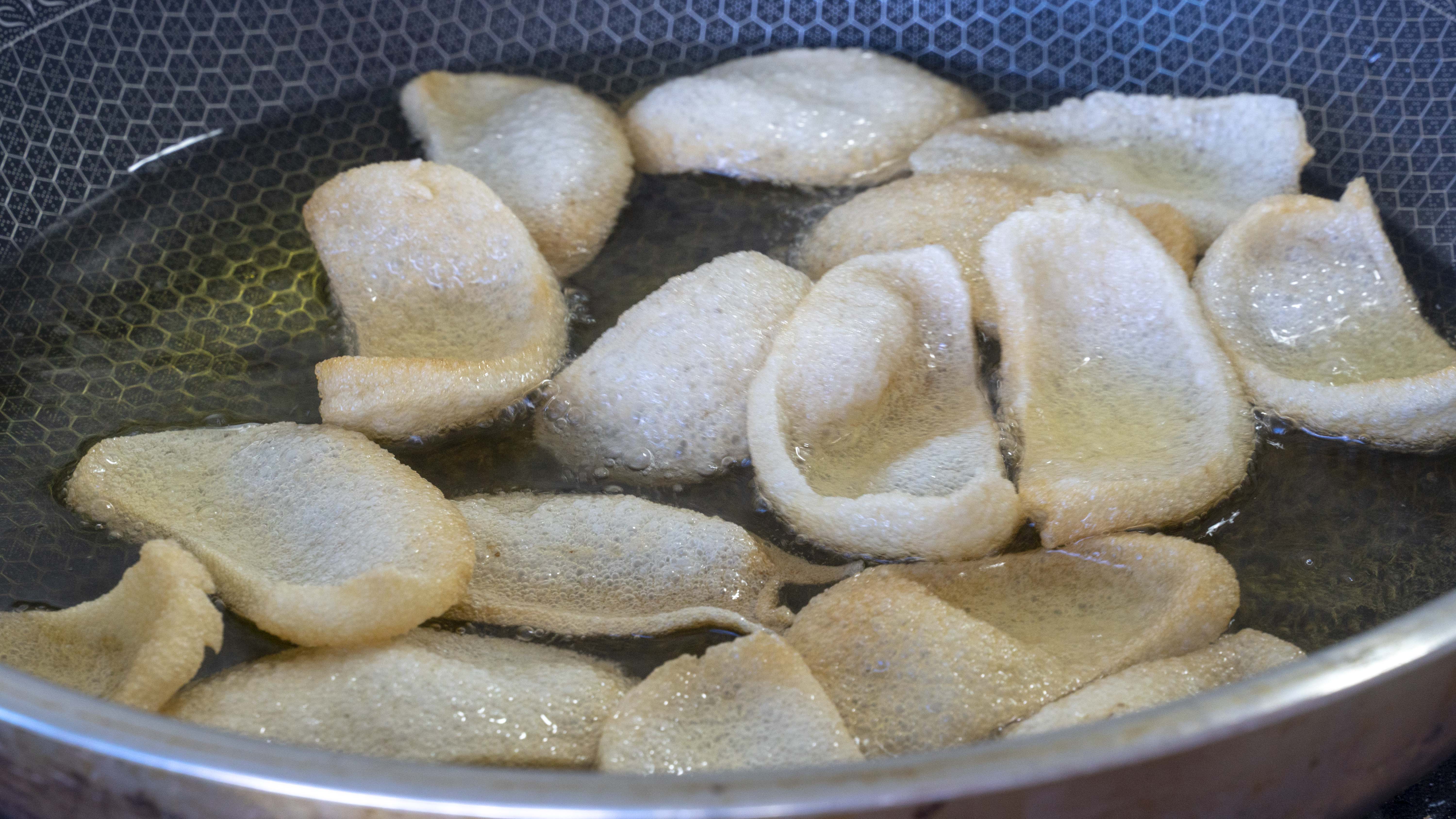 自製三色薯片，不用土豆，南方特色做法，又酥又脆，比買的好吃