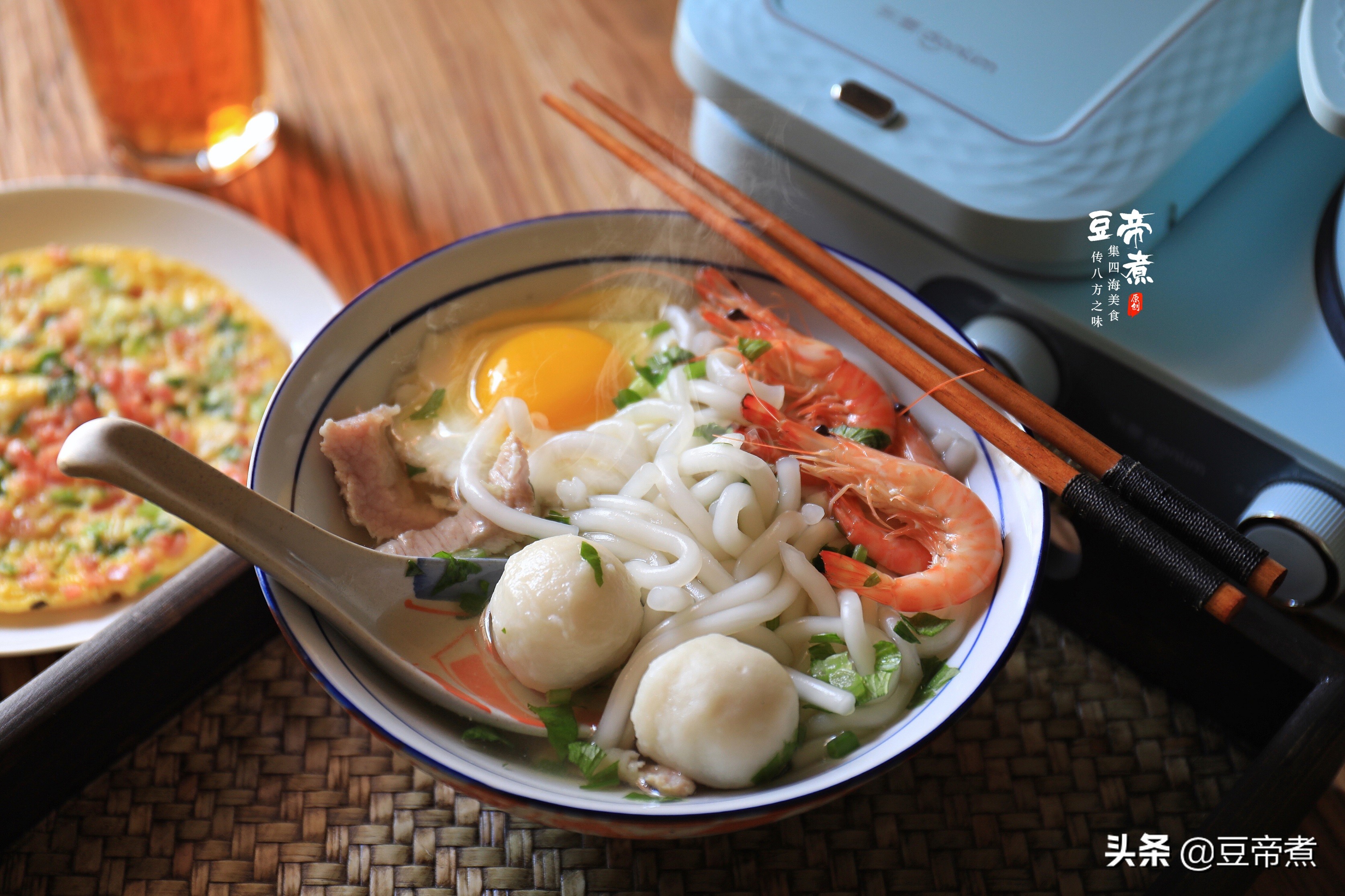 没有泡面乌冬面也好，随便加点料就是午餐，网友：三包泡面换一碗