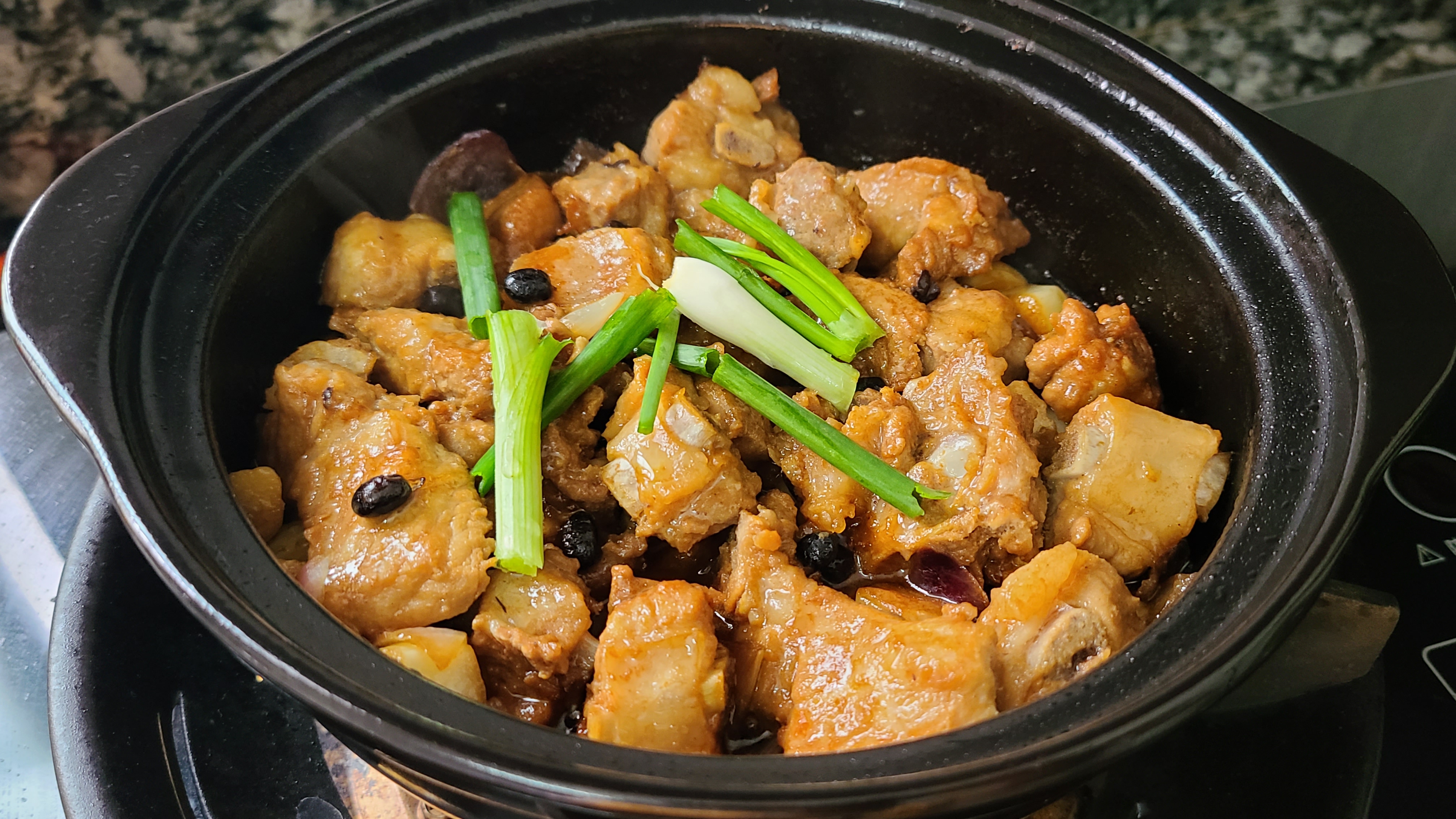 廣東人這樣做排骨太香了，營養好吃味道濃，家常做法又簡單