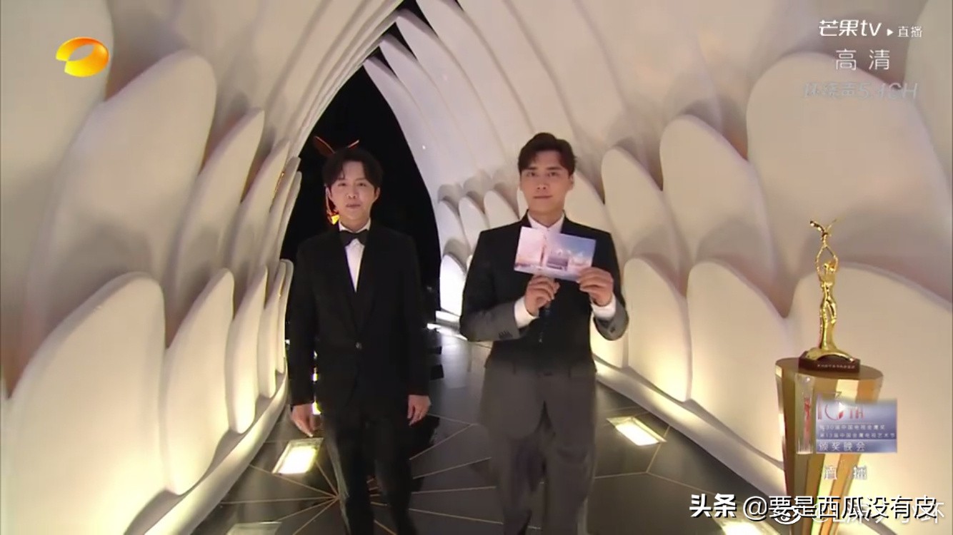 李易峰想拿    女演员，和李云迪搭档，为童谣颁奖！这也太帅了！