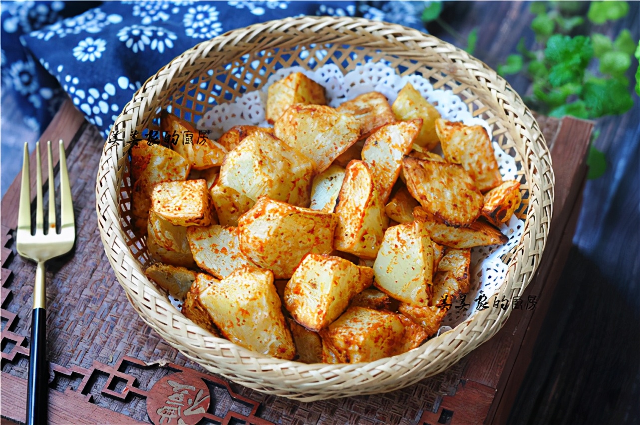 不炒不燉不油炸，土豆切成小丁，上桌就是大硬菜！ 好吃又解饞