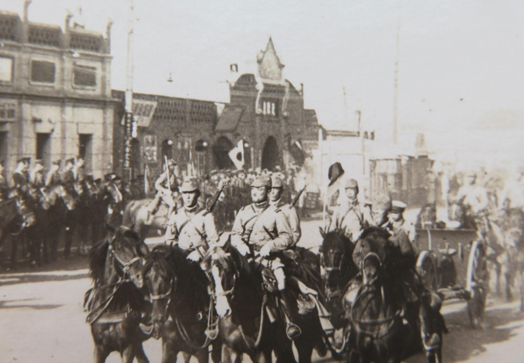 二战日军为何宁愿拼刺刀也不用冲锋枪？用冲锋枪，日本人死得更快