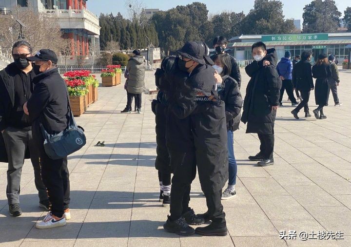 追悼会|赵英俊追悼会现场曝光！薛之谦崩溃哭成泪人 圈内好友悉数到场送别