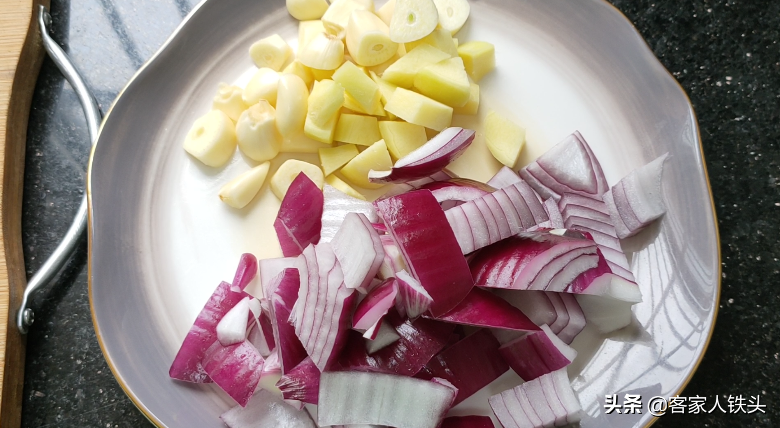 天冷吃魚別煎炸，試試一個懶人做法，6分鐘出鍋，好吃不腥口感滑