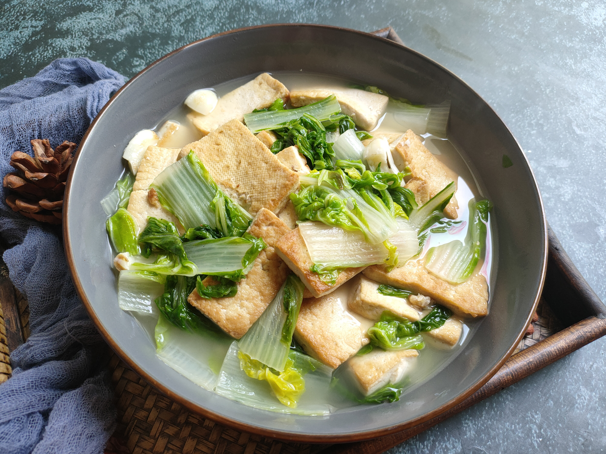 小白菜和它是绝配，大热天要常吃，富含“植物蛋白”，3元炖一锅