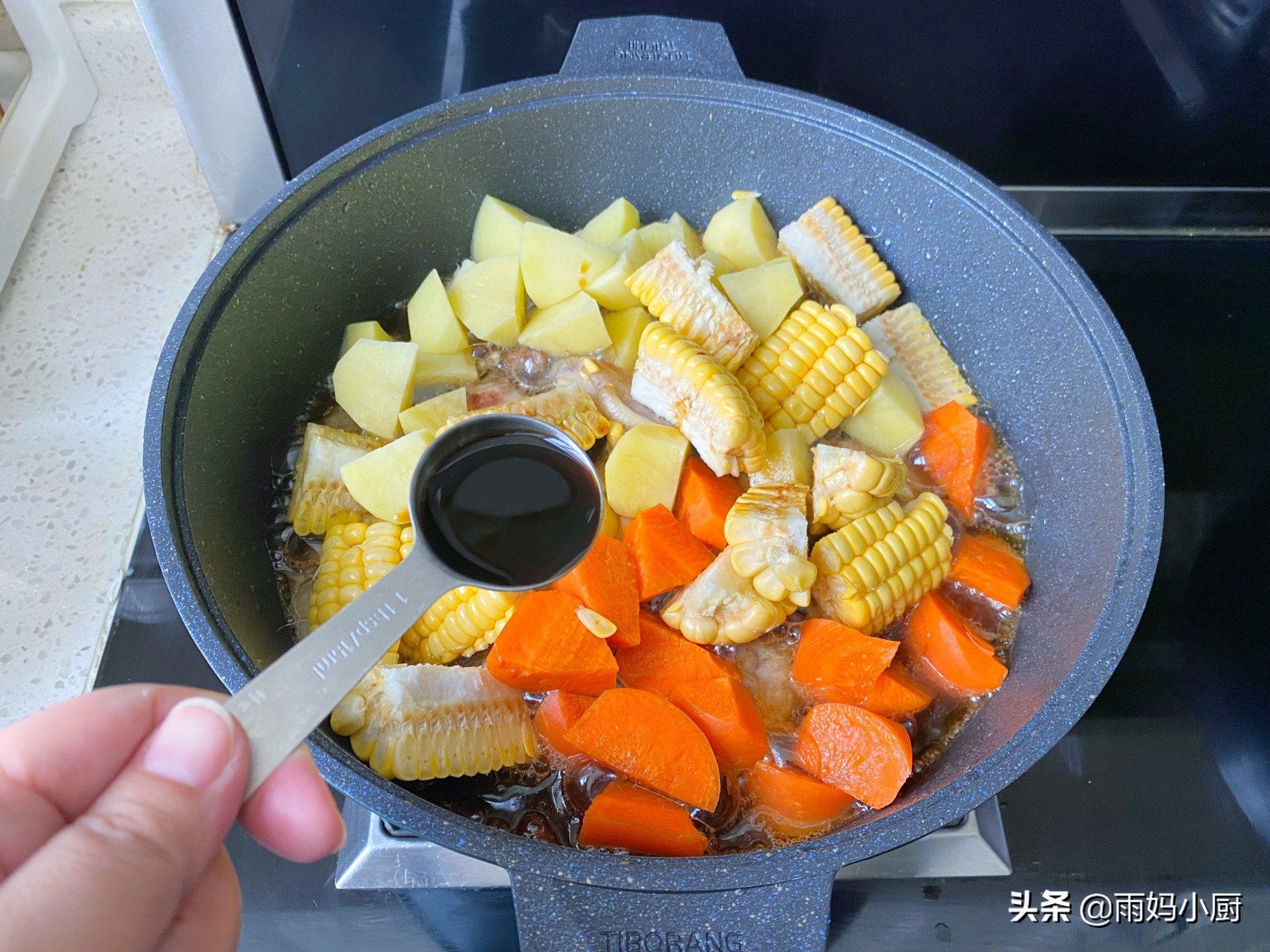 雞翅和土豆一起煲，越吃越香，富含滿滿膠原蛋白，好吃不會胖