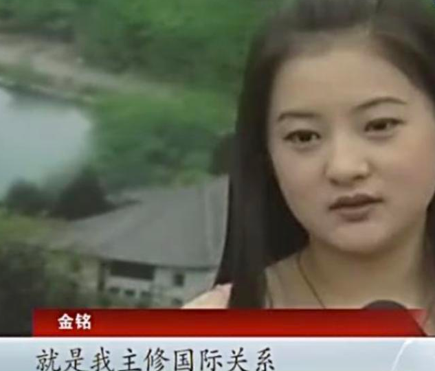红极一时的"小婉君"，为学业放弃演戏，现40岁还未结婚