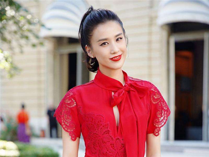 《乘风破浪的姐姐》解粉丝争吵，杜华先声夺人