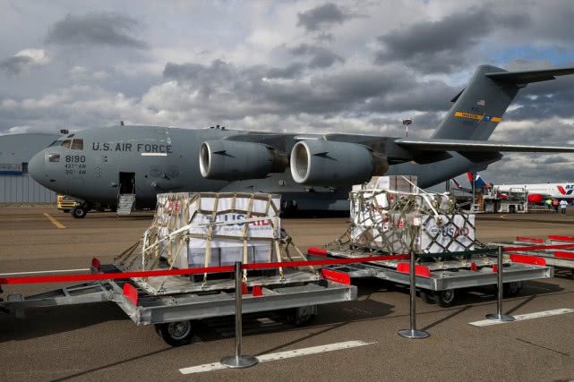 有何企图？一架美军大运直飞莫斯科，俄罗斯人看后夹道欢迎